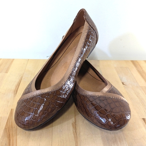 Vionic Orthopedic Brown Crocodile Ballet Flats 8.5 Patent Leather Comfort - Picture 1 of 9